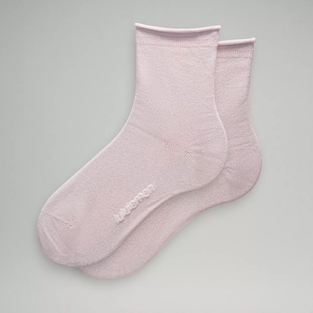 Lululemon NWT Daily Stride Sparkle Socks Strawberry Milkshake/ Silver in Large